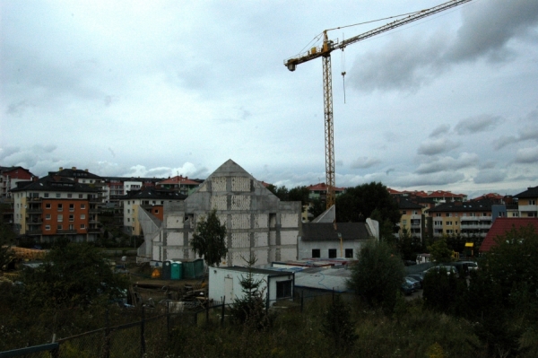 Budowa wieży kościoła