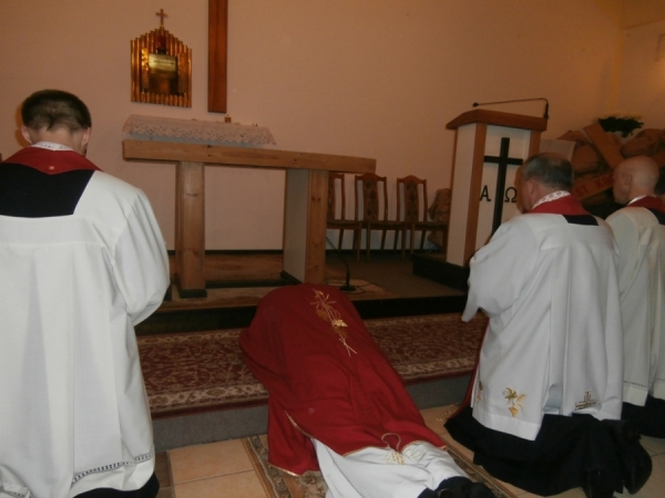 Wielki Piątek - Liturgia Męki Pańskiej